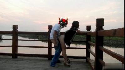 夫妻蜜月旅行按摩房、风景区和游泳池都是我们性爱擂台.